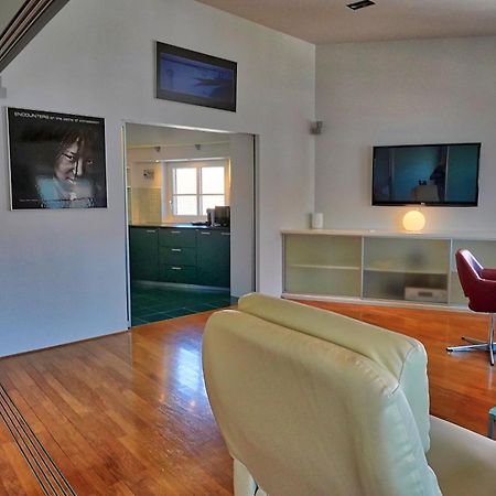 Poet Apartment ลูบลิยานา ภายนอก รูปภาพ