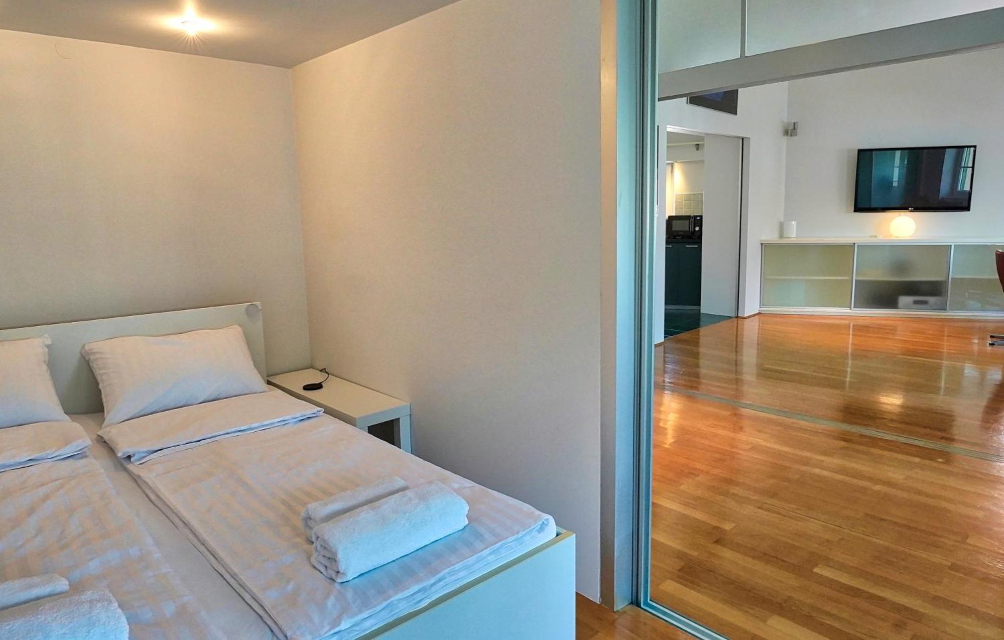 Poet Apartment ลูบลิยานา ภายนอก รูปภาพ