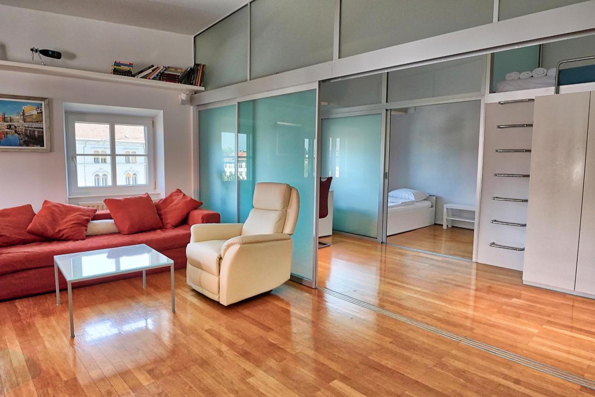 Poet Apartment ลูบลิยานา ภายนอก รูปภาพ